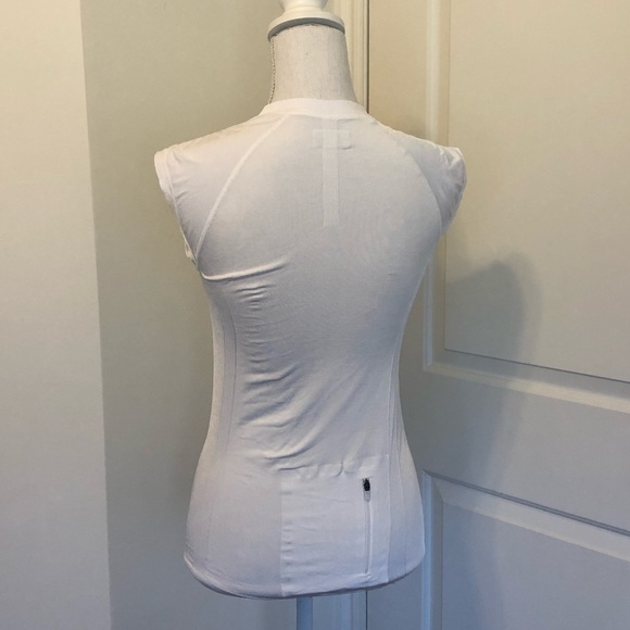Athleta Seamless Rashguard Tee NWT - Picture 2 of 3